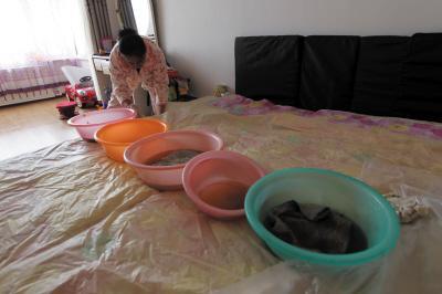 如东楼上漏水，住户失联，小区没物管，业主维权难！律师来支招……
